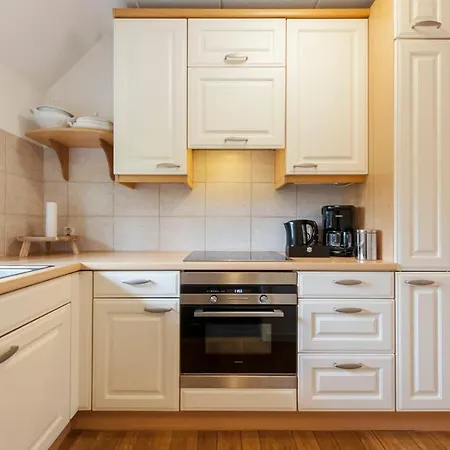 Villa 32 *