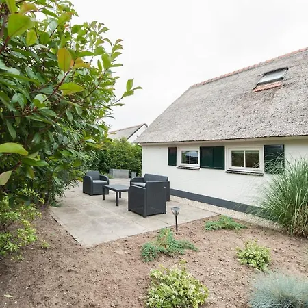 Villa 32 *