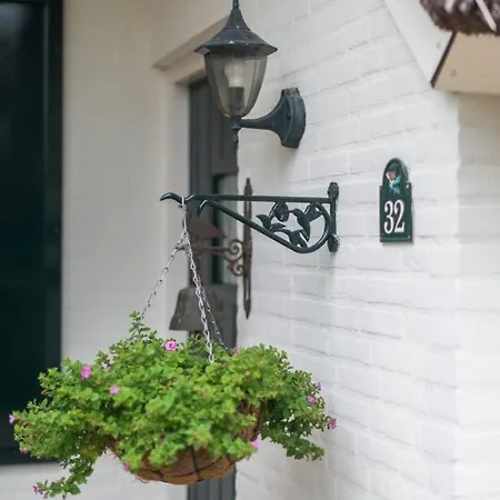 32 Villa