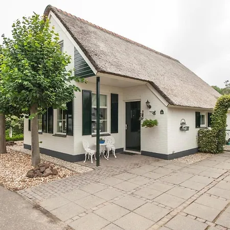 Villa 32 *
